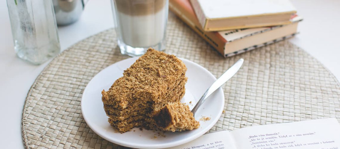 foodiesfeed.com_traditional-czech-honey-cake-caffee-latte.jpg